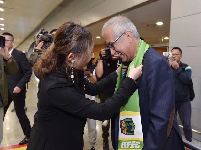 父亲、小说家、复仇少年，三个人的命运紧紧联系在了一起